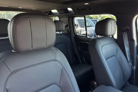  Land Rover Defender 110 2.0 P300e 15.4kWh X SUV 5dr Petrol Plug-in Hybrid Auto 4WD Euro 6 (s/s) (300 ps) Thumbnail #11