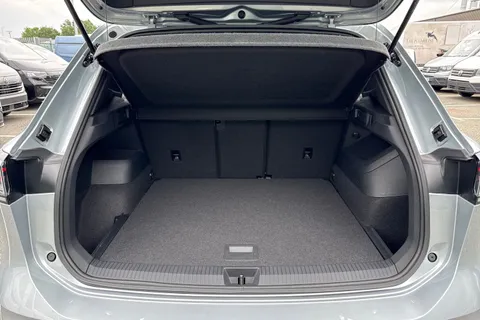 YO24VUW Volkswagen Tiguan 1.5 eTSI (150ps) R-Line DSG ⭐Space and weight saving spare wheel⭐ Thumbnail #11