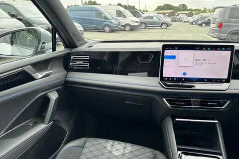 YO24VUW Volkswagen Tiguan 1.5 eTSI (150ps) R-Line DSG ⭐Space and weight saving spare wheel⭐ Thumbnail #16