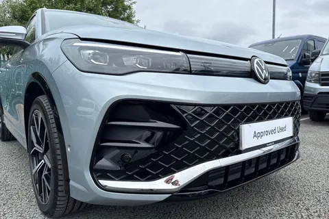 YO24VUW Volkswagen Tiguan 1.5 eTSI (150ps) R-Line DSG ⭐Space and weight saving spare wheel⭐ Thumbnail #18