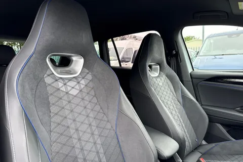 YO24VUW Volkswagen Tiguan 1.5 eTSI (150ps) R-Line DSG ⭐Space and weight saving spare wheel⭐ Thumbnail #22