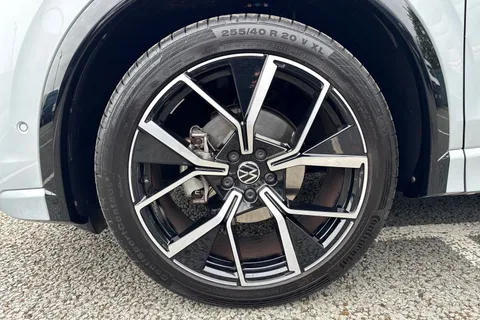YO24VUW Volkswagen Tiguan 1.5 eTSI (150ps) R-Line DSG ⭐Space and weight saving spare wheel⭐ Thumbnail #24