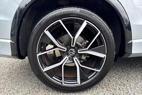 YO24VUW Volkswagen Tiguan 1.5 eTSI (150ps) R-Line DSG ⭐Space and weight saving spare wheel⭐ Thumbnail #25