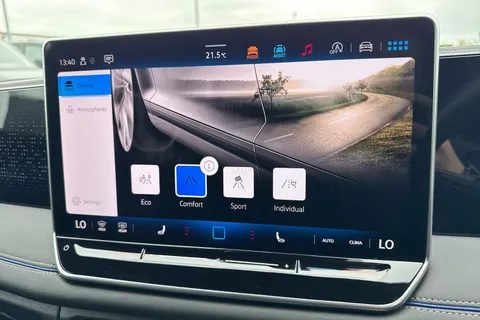 YO24VUW Volkswagen Tiguan 1.5 eTSI (150ps) R-Line DSG ⭐Space and weight saving spare wheel⭐ Thumbnail #51