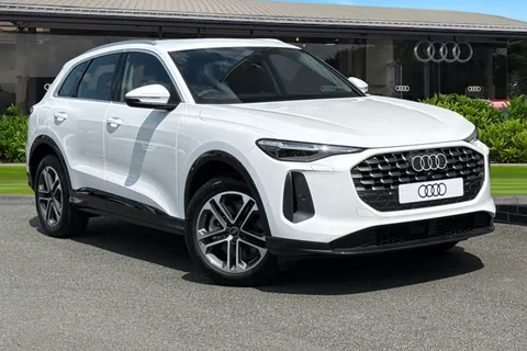 Audi Q5 2.0 TDI Sport S Tronic quattro Euro 6 (s/s) 5dr Thumbnail #2