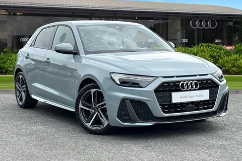 Audi A1 S line 30 TFSI 110 PS 6-speed
