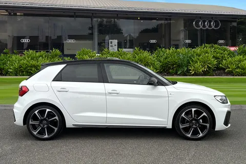  Audi A1 1.0 TFSI 25 Black Edition Sportback Euro 6 (s/s) 5dr Thumbnail #4