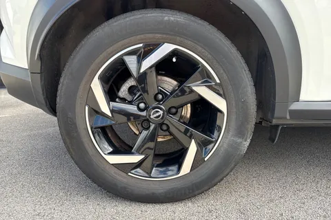 YD23SVX Nissan Juke 1.6 N-Connecta Auto Euro 6 5dr Thumbnail #7