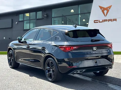 SEAT Leon 1.5 TSI FR Black Edition Euro 6 (s/s) 5dr Thumbnail #3