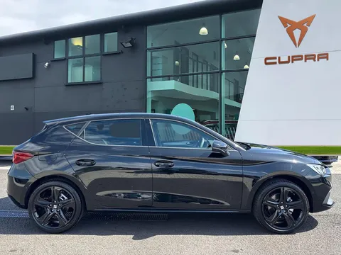 SEAT Leon 1.5 TSI FR Black Edition Euro 6 (s/s) 5dr Thumbnail #4