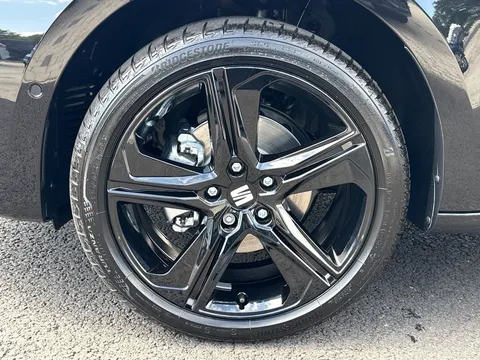 SEAT Leon 1.5 TSI FR Black Edition Euro 6 (s/s) 5dr Thumbnail #7