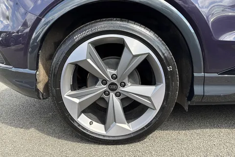 KN74ZZM Audi Q4 e-tron 45 Black Edition Auto 5dr 82kWh Thumbnail #11