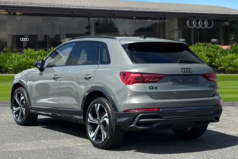 Audi Q3 1.5 TFSI CoD 35 Black Edition S Tronic Euro 6 (s/s) 5dr Thumbnail #3