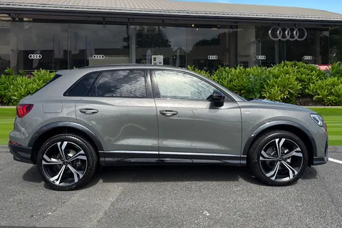 Audi Q3 1.5 TFSI CoD 35 Black Edition S Tronic Euro 6 (s/s) 5dr Thumbnail #4