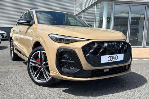  Audi Q5 2.0 TDI Edition 1 S Tronic quattro Euro 6 (s/s) 5dr Thumbnail #9