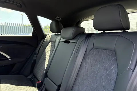  Audi Q5 2.0 TDI Edition 1 S Tronic quattro Euro 6 (s/s) 5dr Thumbnail #19