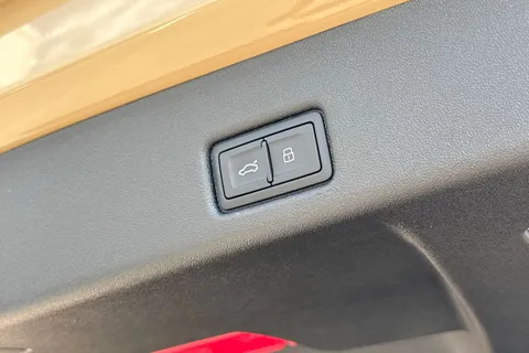  Audi Q5 2.0 TDI Edition 1 S Tronic quattro Euro 6 (s/s) 5dr Thumbnail #25