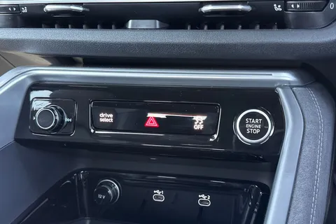  Audi Q5 2.0 TDI Edition 1 S Tronic quattro Euro 6 (s/s) 5dr Thumbnail #48