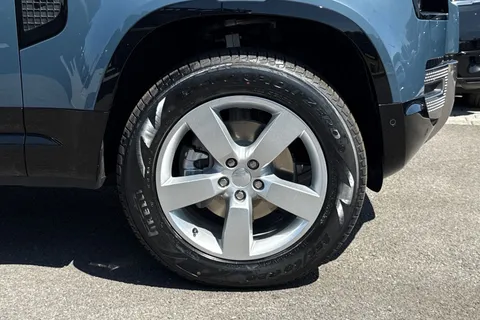 Land Rover Defender 110 3.0 D250 MHEV S Auto 4WD Euro 6 (s/s) 5dr Thumbnail #9