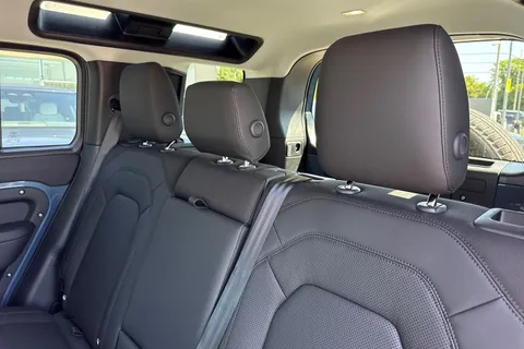 Land Rover Defender 110 3.0 D250 MHEV S Auto 4WD Euro 6 (s/s) 5dr Thumbnail #14