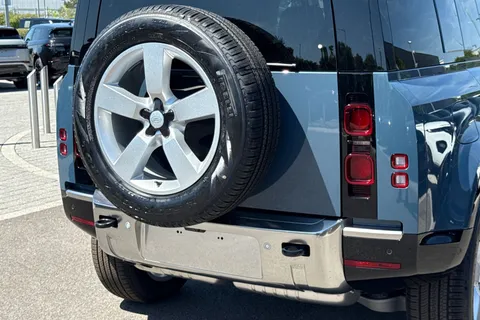 Land Rover Defender 110 3.0 D250 MHEV S Auto 4WD Euro 6 (s/s) 5dr Thumbnail #34