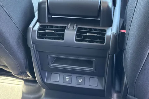 Land Rover Defender 110 3.0 D250 MHEV S Auto 4WD Euro 6 (s/s) 5dr Thumbnail #37