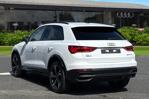 Audi Q3 1.5 TFSI CoD 35 Black Edition S Tronic Euro 6 (s/s) 5dr Thumbnail #3