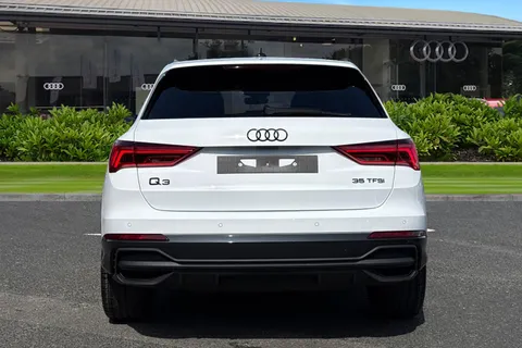 Audi Q3 1.5 TFSI CoD 35 Black Edition S Tronic Euro 6 (s/s) 5dr Thumbnail #5