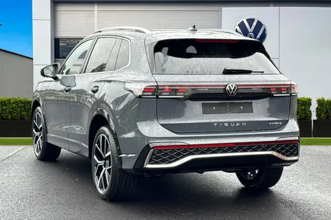 MW25VLA Volkswagen Tiguan 1.5 TSI 272 eHybrid R-Line 5dr DSG **INFO PACK, PAN ROOF, DRIVER PACK** Thumbnail #3