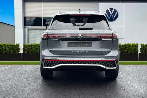 MW25VLA Volkswagen Tiguan 1.5 TSI 272 eHybrid R-Line 5dr DSG **INFO PACK, PAN ROOF, DRIVER PACK** Thumbnail #5