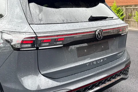MW25VLA Volkswagen Tiguan 1.5 TSI 272 eHybrid R-Line 5dr DSG **INFO PACK, PAN ROOF, DRIVER PACK** Thumbnail #8