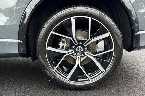MW25VLA Volkswagen Tiguan 1.5 TSI 272 eHybrid R-Line 5dr DSG **INFO PACK, PAN ROOF, DRIVER PACK** Thumbnail #10