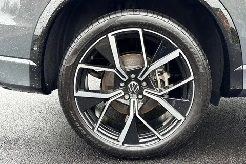 MW25VLA Volkswagen Tiguan 1.5 TSI 272 eHybrid R-Line 5dr DSG **INFO PACK, PAN ROOF, DRIVER PACK** Thumbnail #11