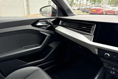  Audi A1 1.0 TFSI 25 Black Edition Sportback Euro 6 (s/s) 5dr Thumbnail #15