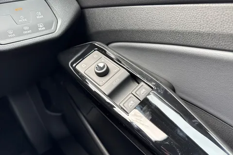  Volkswagen ID.4 Pure 52kWh Match Auto 5dr Thumbnail #21