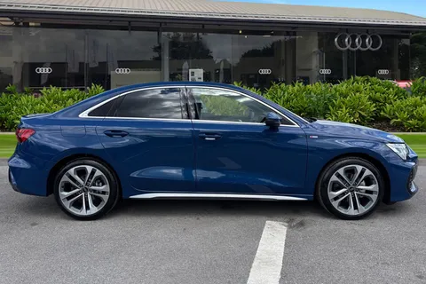 Audi A3 1.5 TFSI 35 S line S Tronic Euro 6 (s/s) 4dr Thumbnail #4