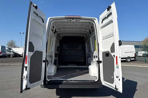 DG74YDH Volkswagen Crafter 2.0 TDI 140PS Commerce Plus High Roof Van Thumbnail #10