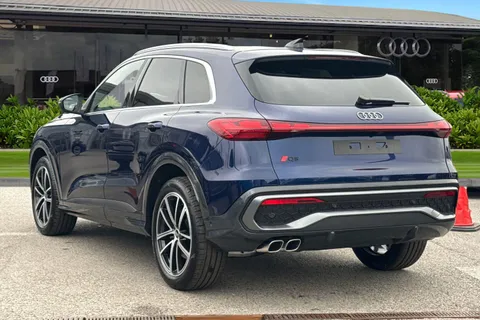  Audi Q5 2.0 TDI Launch Edition S Tronic quattro Euro 6 (s/s) 5dr Thumbnail #3