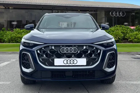  Audi Q5 2.0 TDI Launch Edition S Tronic quattro Euro 6 (s/s) 5dr Thumbnail #6