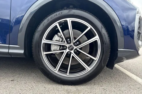  Audi Q5 2.0 TDI Launch Edition S Tronic quattro Euro 6 (s/s) 5dr Thumbnail #10