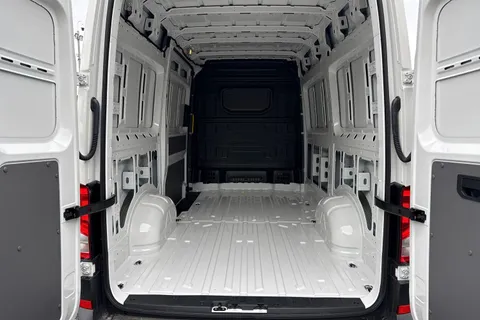 CX25LWU Volkswagen Crafter 2.0 TDI 140PS Commerce High Roof Van Thumbnail #7