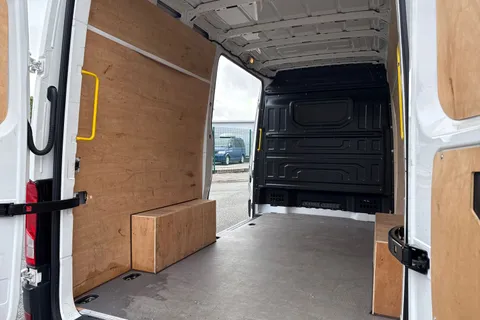 DE24ZSW Volkswagen Crafter 2.0 TDI 140PS Commerce Plus High Roof Van Thumbnail #7