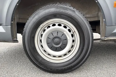 DA24BCX Volkswagen Crafter 2.0 TDI 140PS Commerce Plus High Roof Van Thumbnail #11