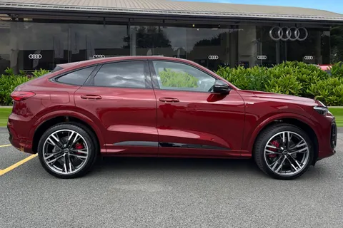  Audi Q5 2.0 TDI Edition 1 Sportback S Tronic quattro Euro 6 (s/s) 5dr Thumbnail #4