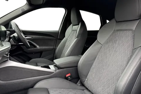  Audi Q5 2.0 TDI Edition 1 Sportback S Tronic quattro Euro 6 (s/s) 5dr Thumbnail #11