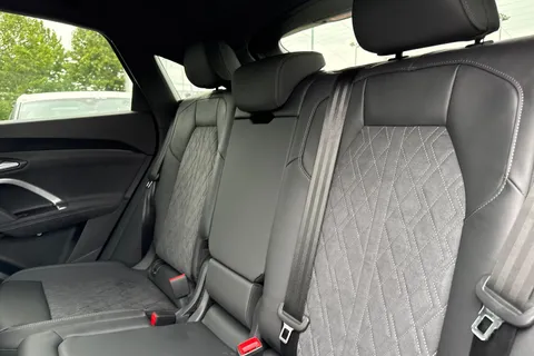  Audi Q5 2.0 TDI Edition 1 Sportback S Tronic quattro Euro 6 (s/s) 5dr Thumbnail #14