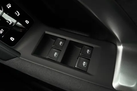  Audi Q5 2.0 TDI Edition 1 Sportback S Tronic quattro Euro 6 (s/s) 5dr Thumbnail #33