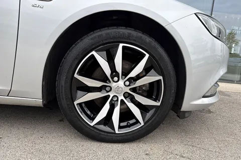 DN67EHT Vauxhall Insignia 2.0 Turbo D BlueInjection SRi Nav Grand Sport Euro 6 (s/s) 5dr Thumbnail #10