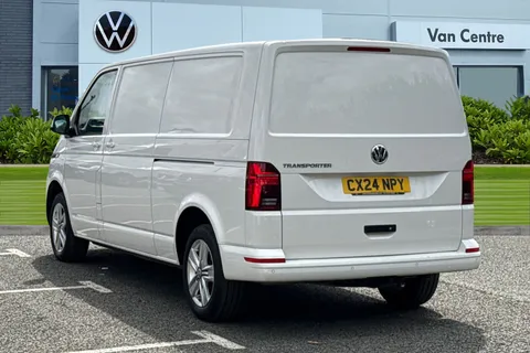 CX24NPY Volkswagen Transporter 2.0 TDI 150 Highline Van Thumbnail #3