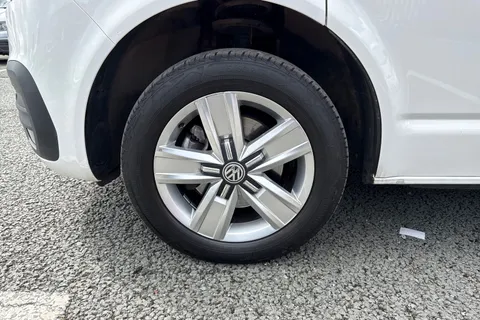 CX24NPY Volkswagen Transporter 2.0 TDI 150 Highline Van Thumbnail #7